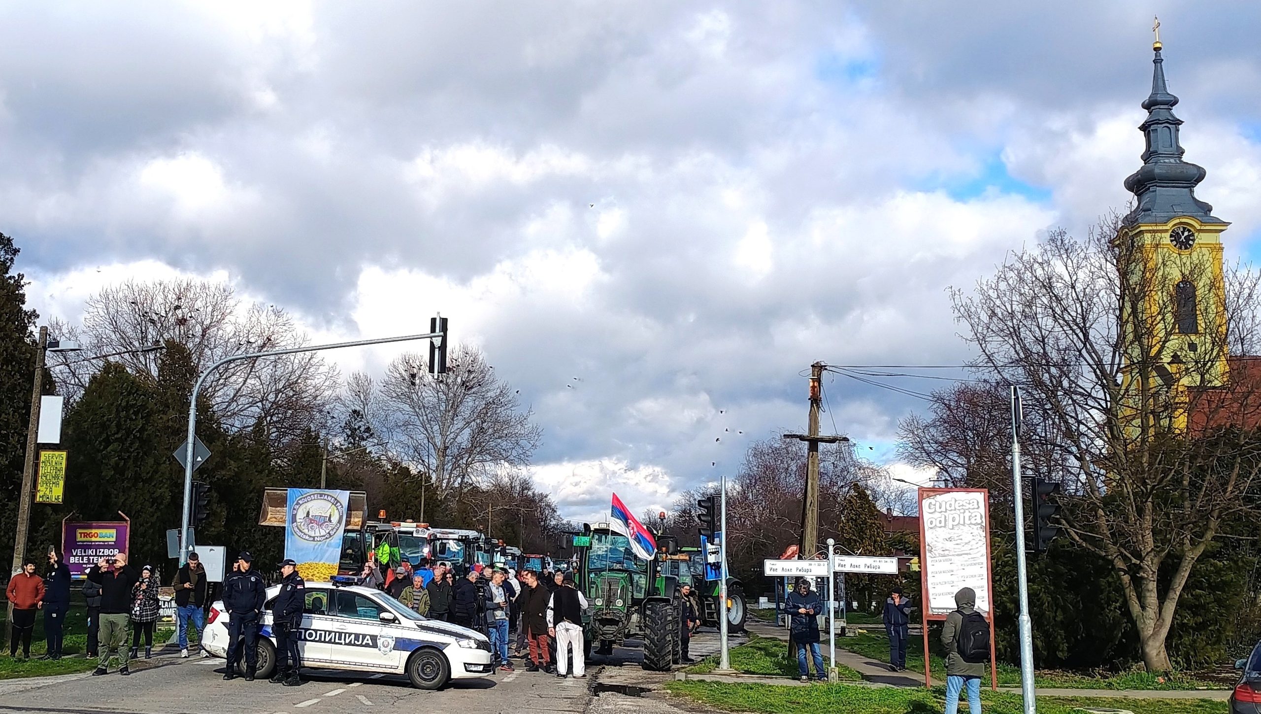 Пољопривредници блокирали центар Банатског Новог Села